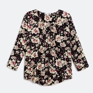 Fun 2 Fun (from stitch fix).  Maley pleated detail front. Size XL